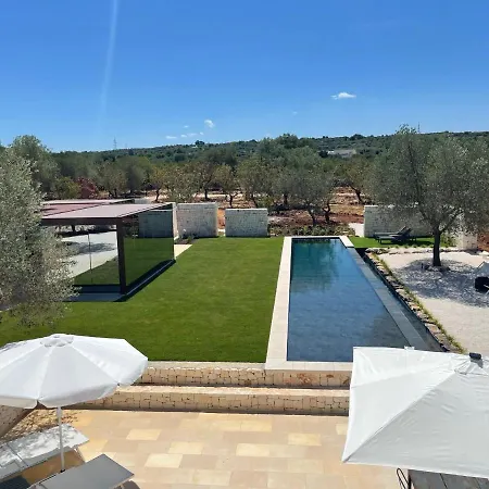 Mirror Trullo And Mirror House * أوستوني