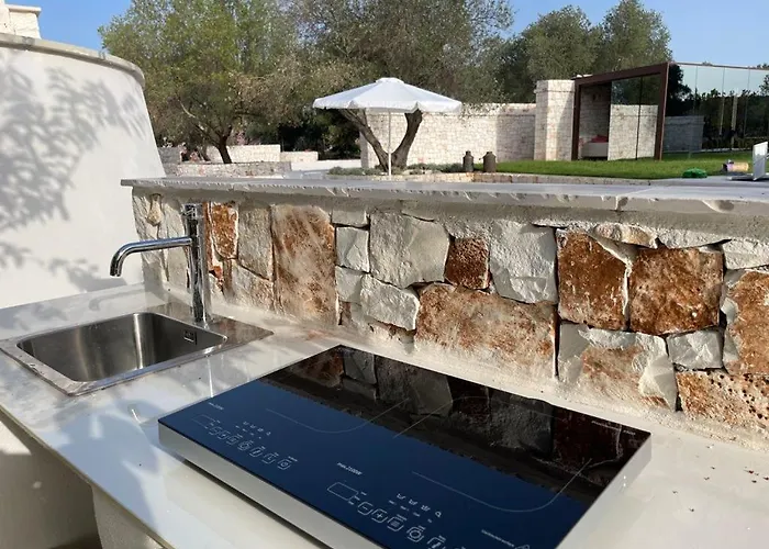 Vila Mirror Trullo And Mirror House